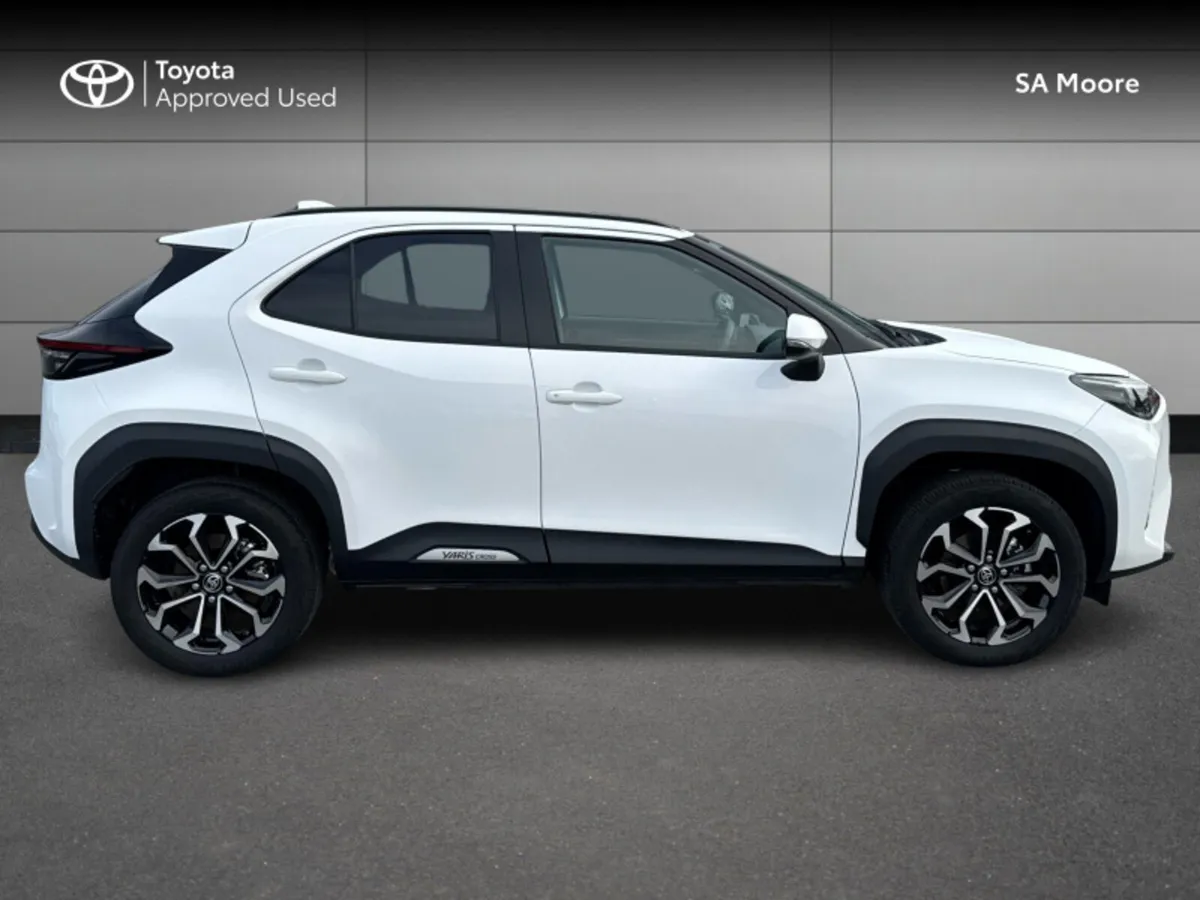 Toyota Yaris Cross LUNA SPORT DEMO - Image 3