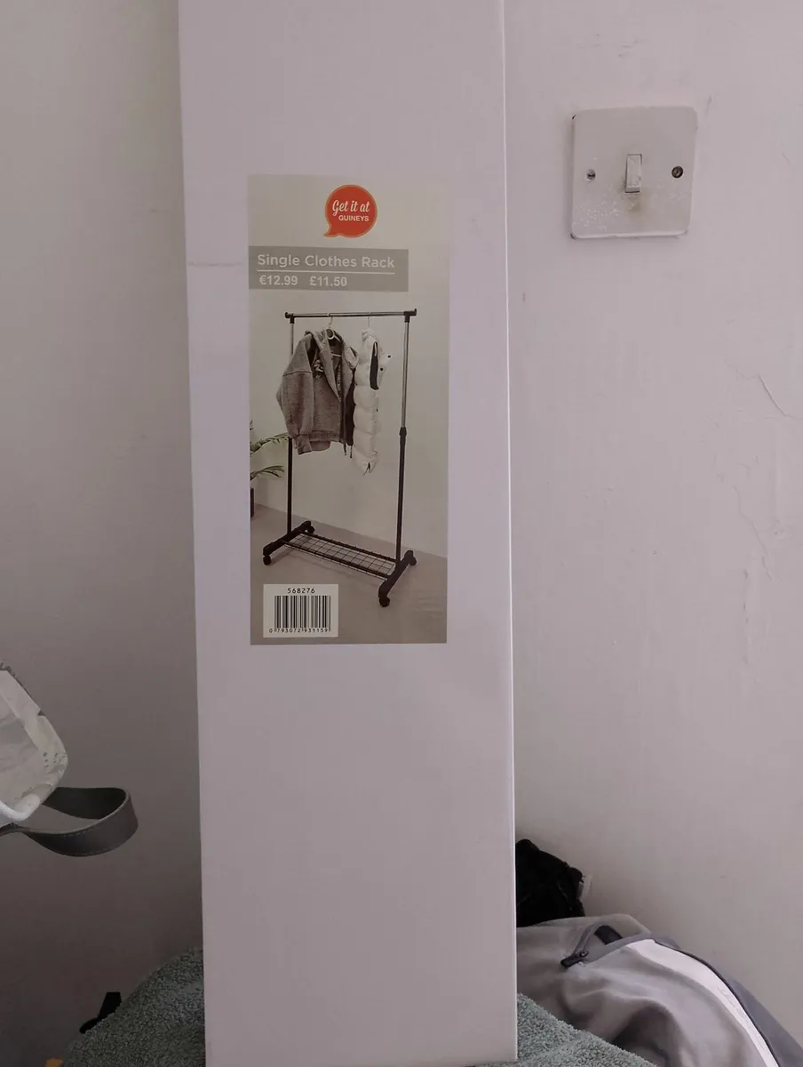 Single clothes rack. - Image 4