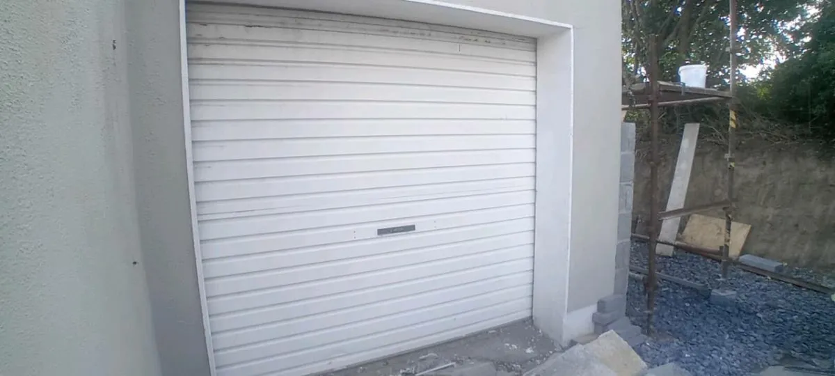 Garage door - Image 1