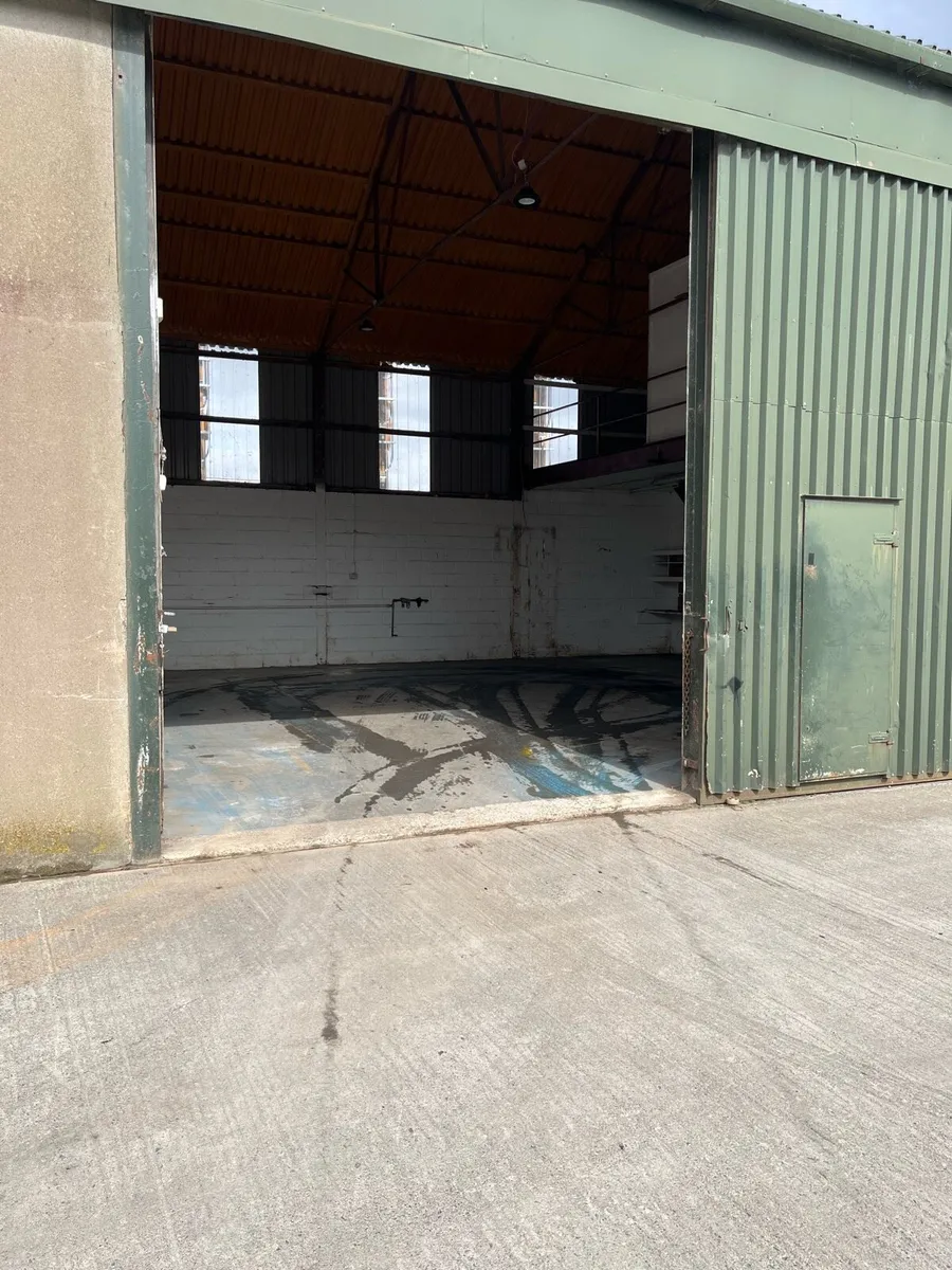 Storage unit with office - Image 2