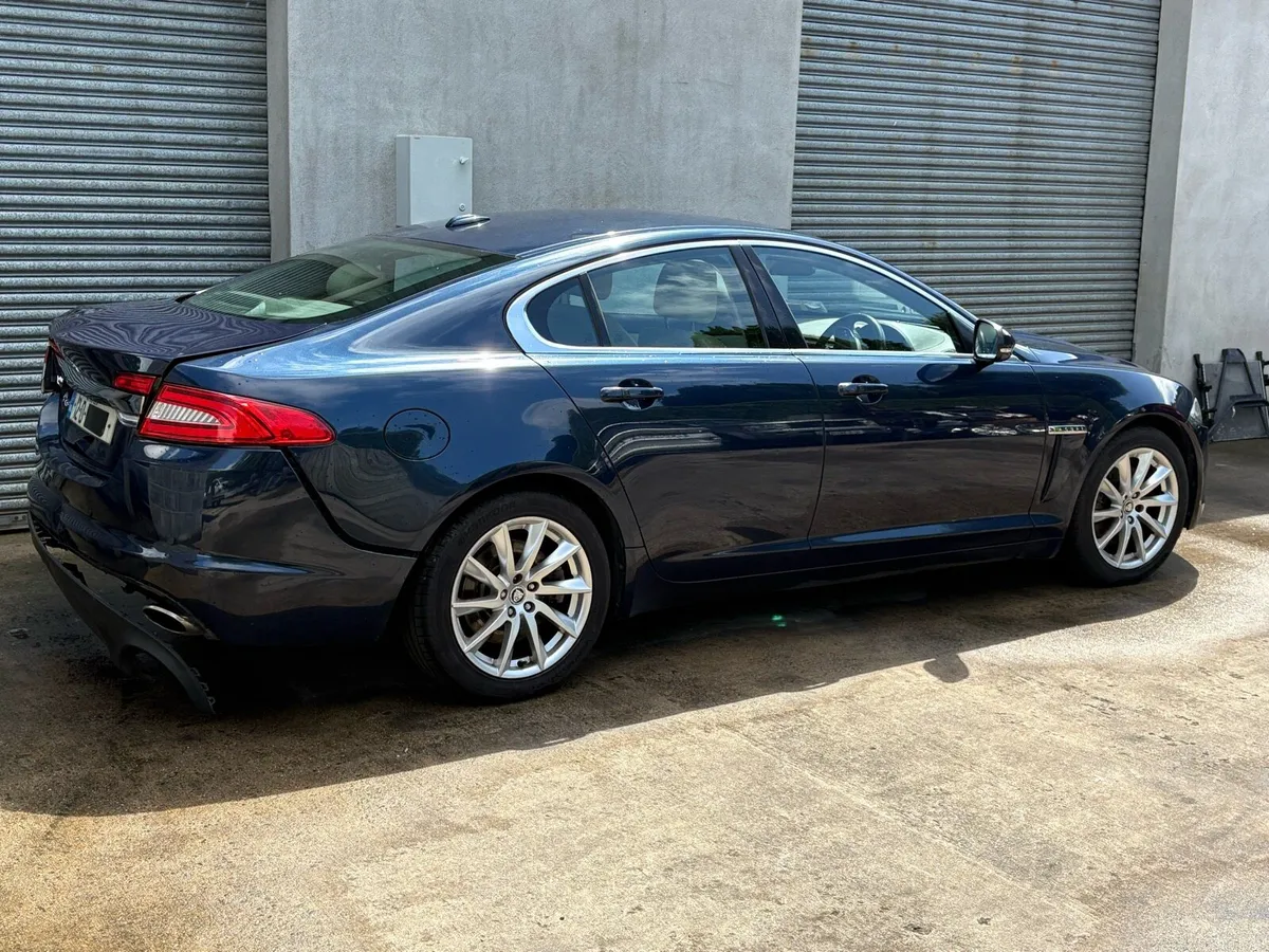 JAGUAR XF 3.0 DIESEL - Image 2