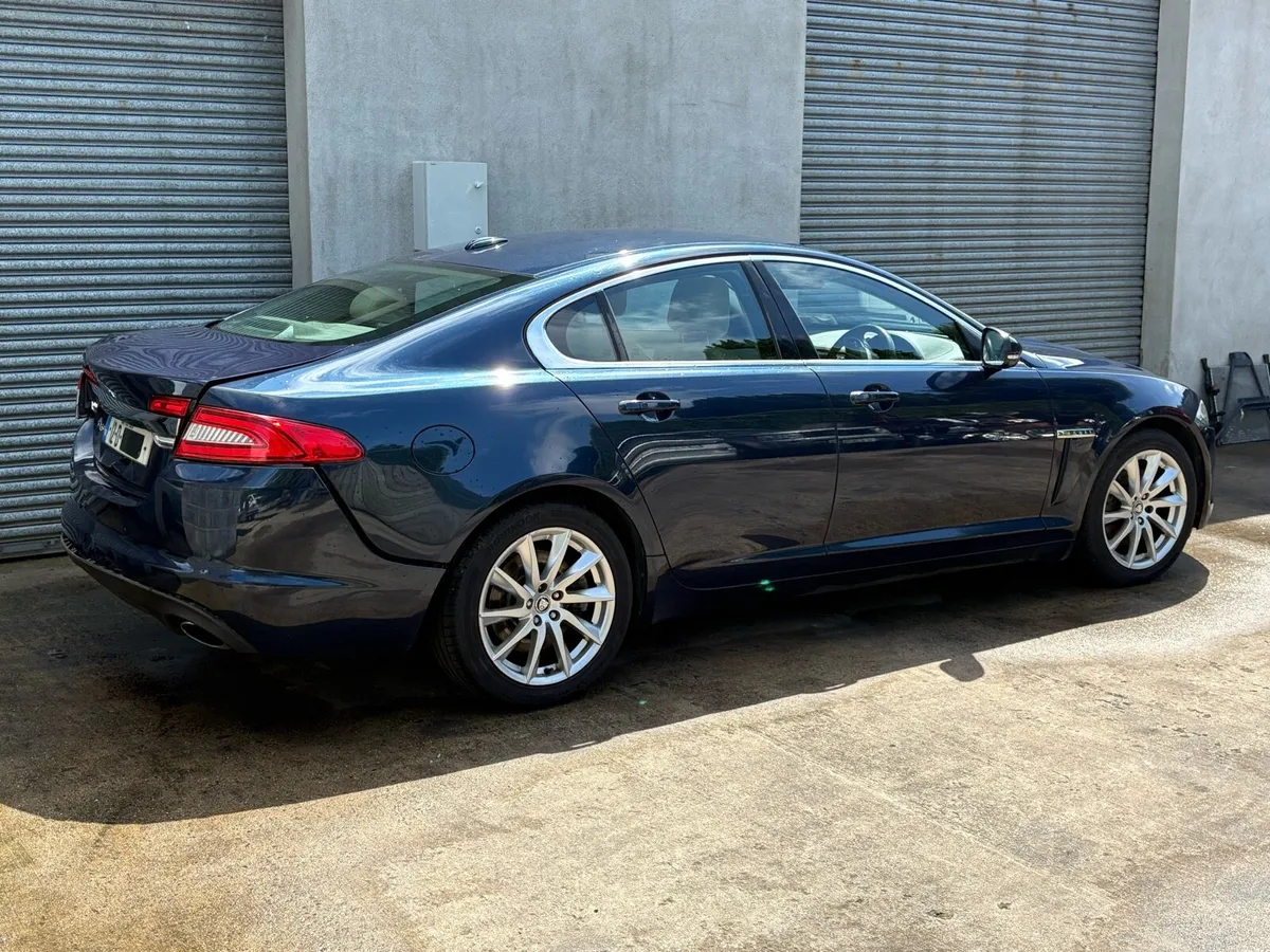 JAGUAR XF 3.0 DIESEL - Image 3