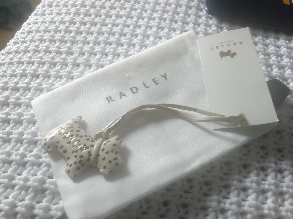 RADLEY CREAM & BLACK LEATHER SPOTTY DOG CHARM NEW - Image 4