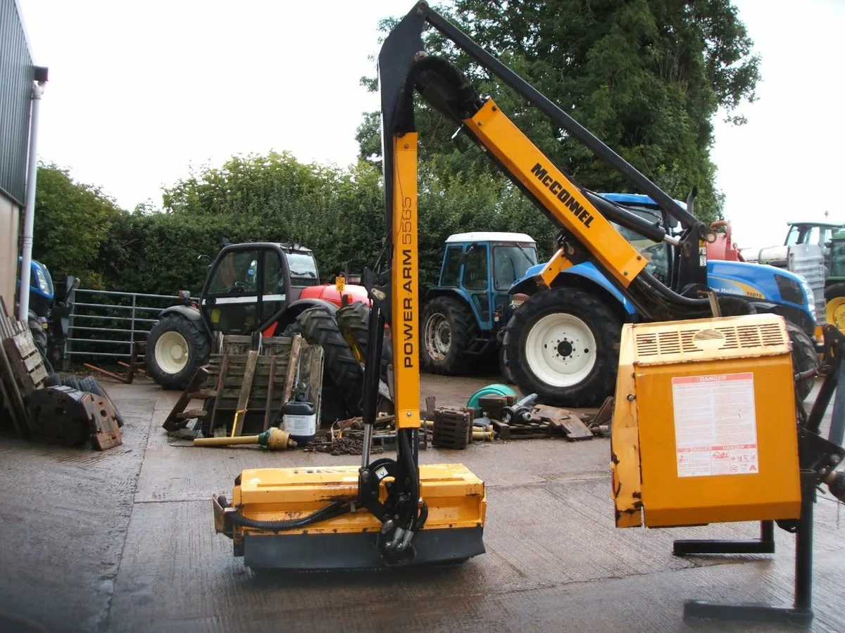 2016 McConnel PA5565 hedge cutter - Image 1