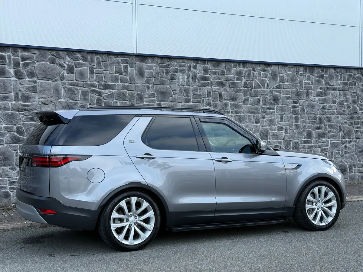 2022 Land Rover Discovery 5 D300 SE SD6 2Seat Comm - Image 4