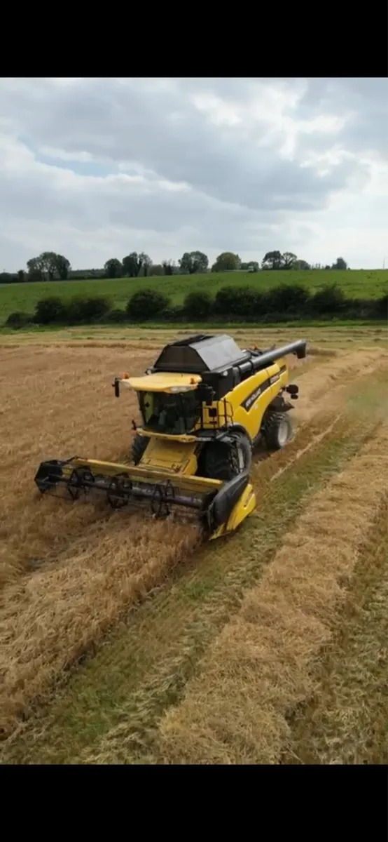 Combine harvester for hire - Image 1