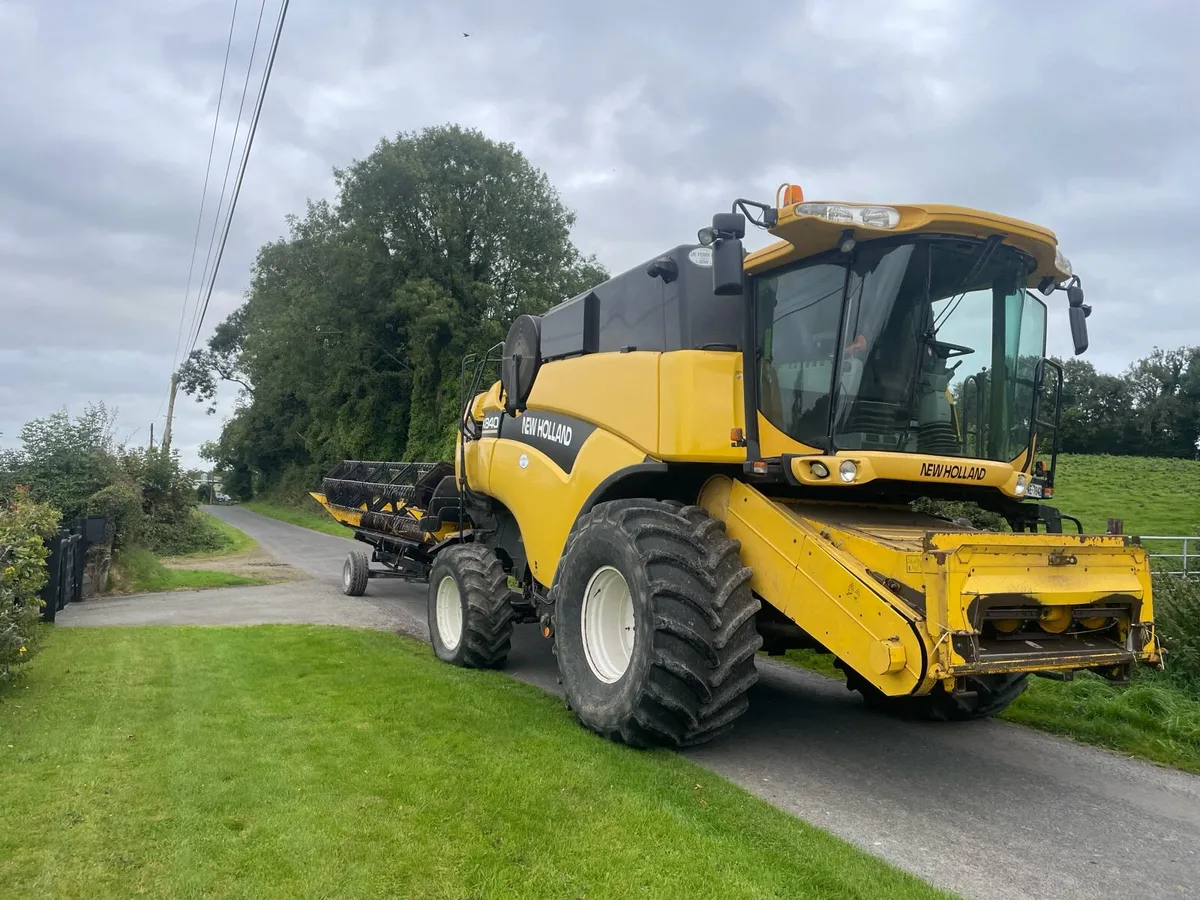 Combine harvester for hire - Image 2