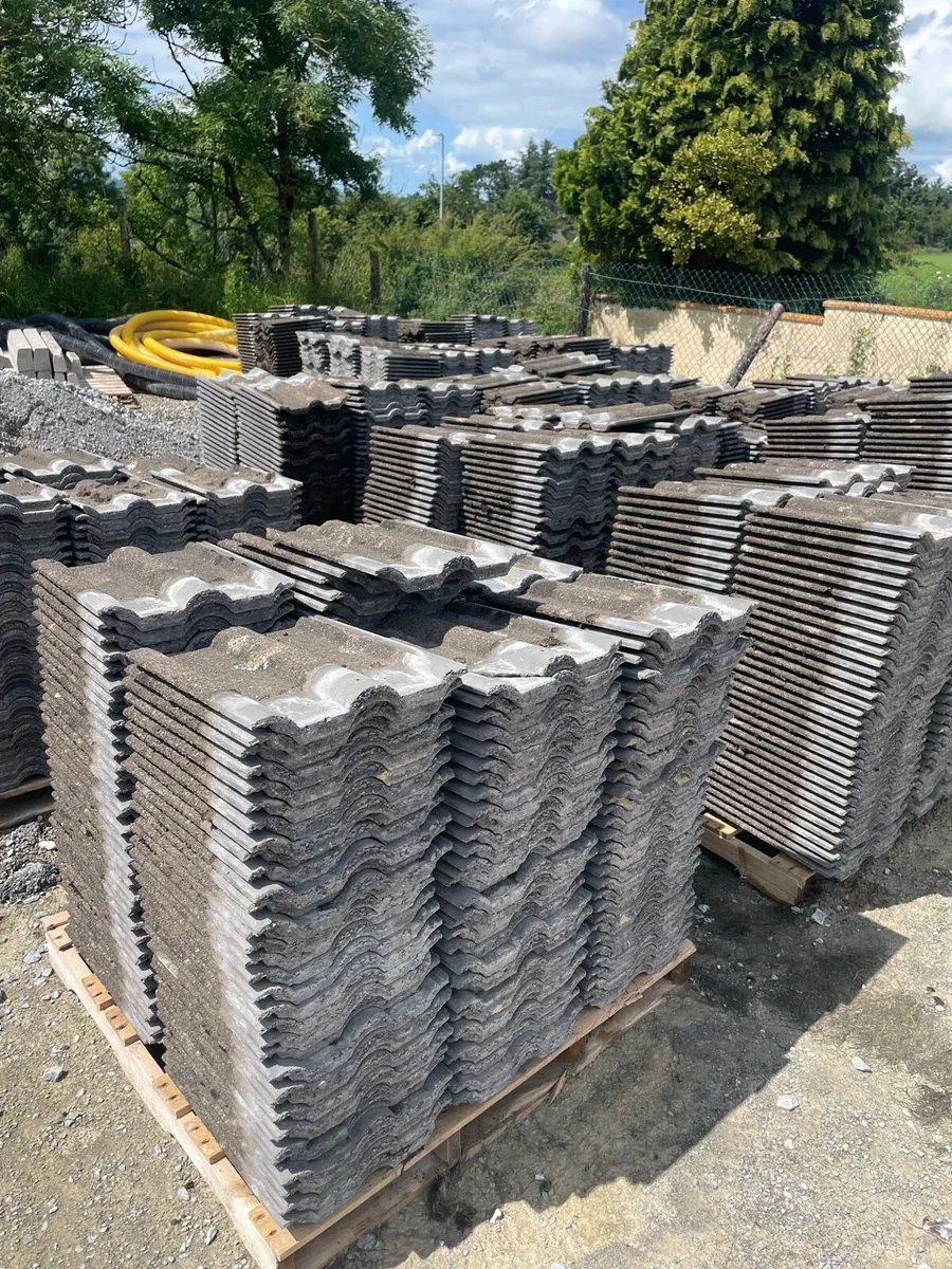 Redland 50 roof tiles - Image 1