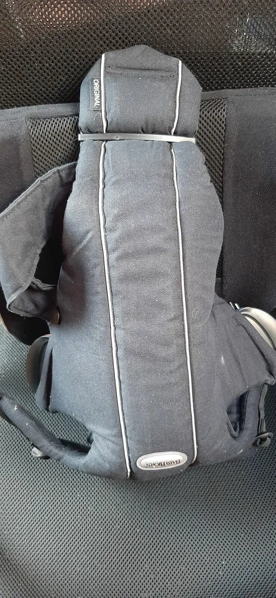 baby travel cot, carrier, moses basket, car seat - Image 1
