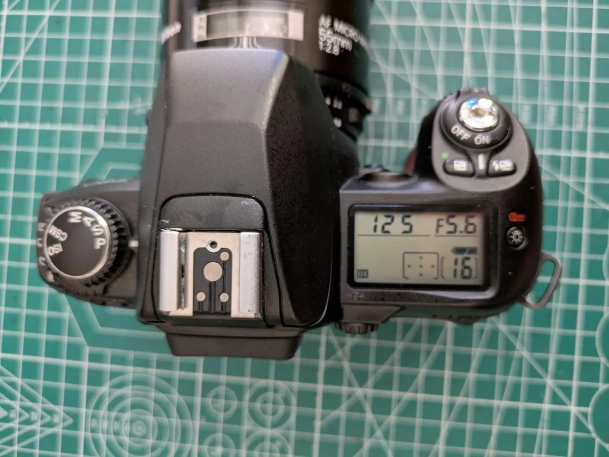 Nikon F80 Autofocus film SLR camera - body only - Image 2