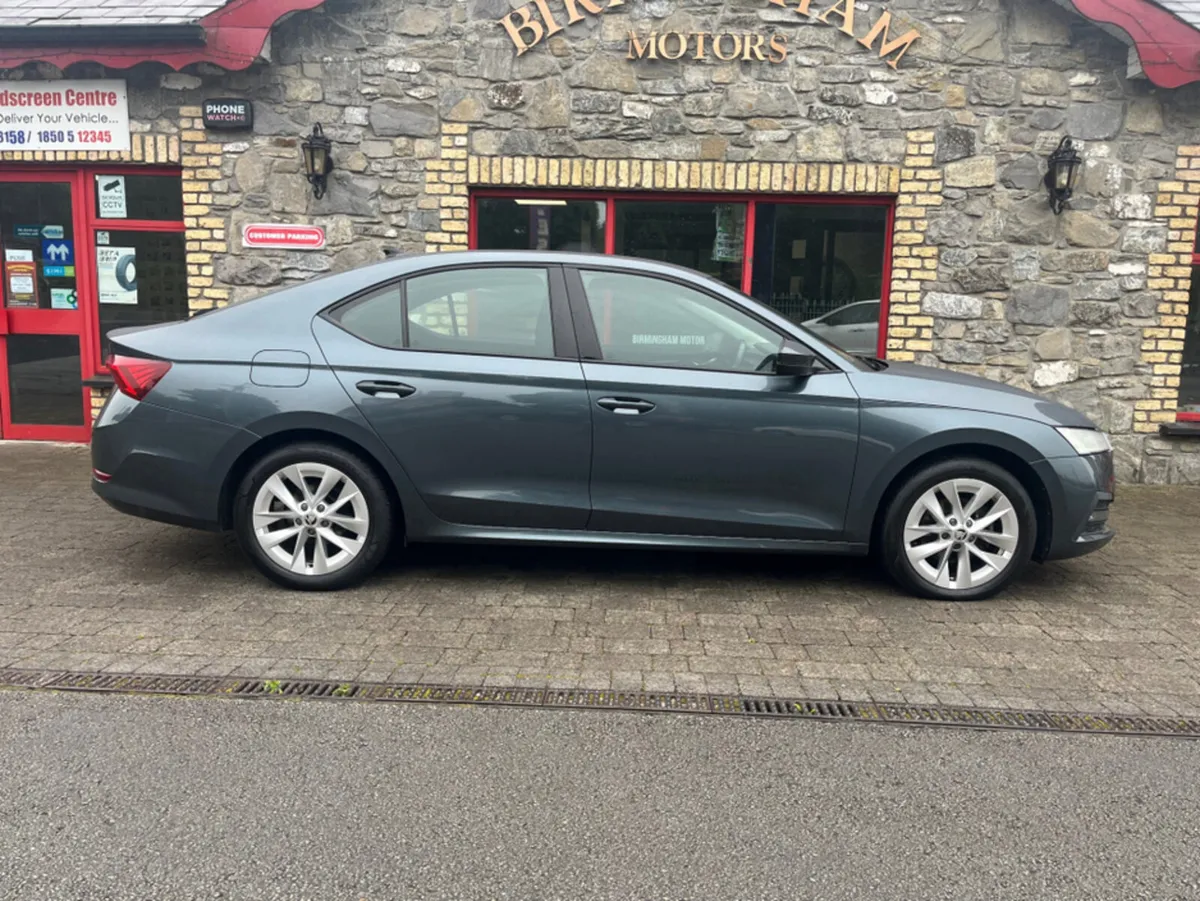 Skoda Octavia AMBITION 2.0 TDI 115HP 5DR - Image 2