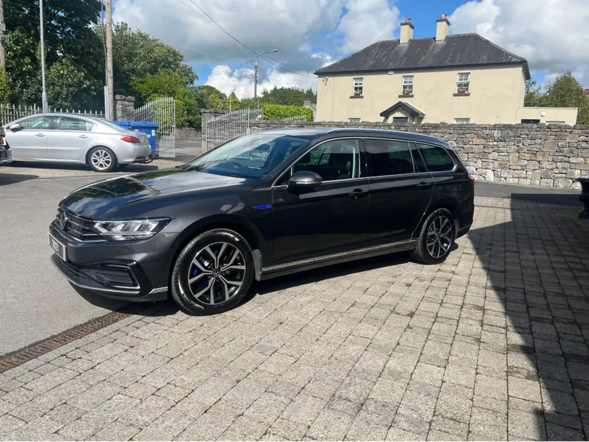 Volkswagen Passat GTE S-A DSG plug in hybrid - Image 2