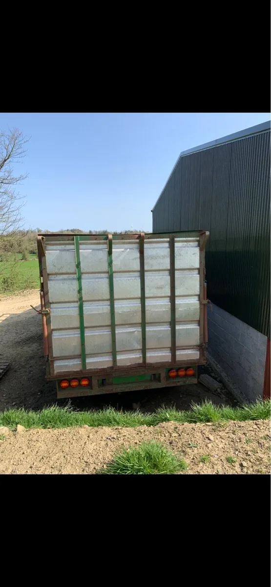 28ft cattle trailer - Image 3