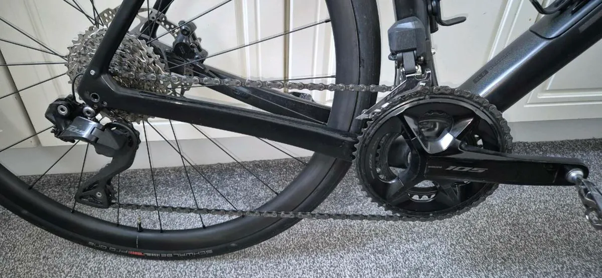 Trek Domane SL6 Di2 with Upgraded wheels - Image 2