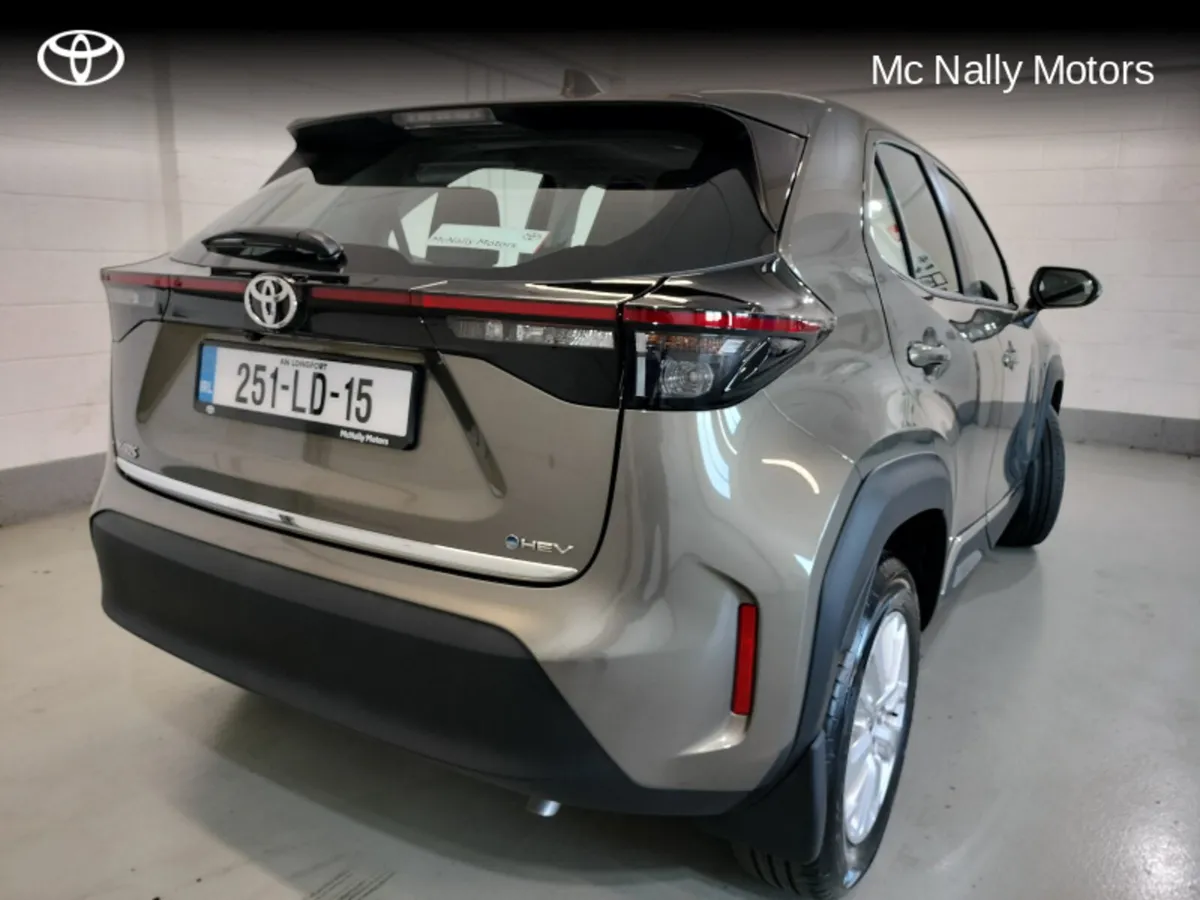 Toyota Yaris Cross LUNA HYBRID STYLE PACK - Image 3