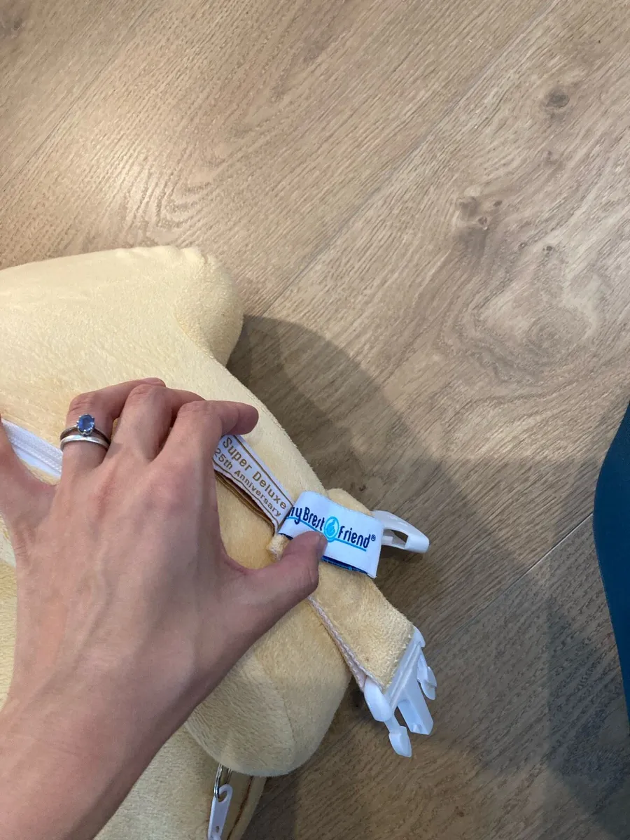 Breastfeeding nursing pillow - Image 2