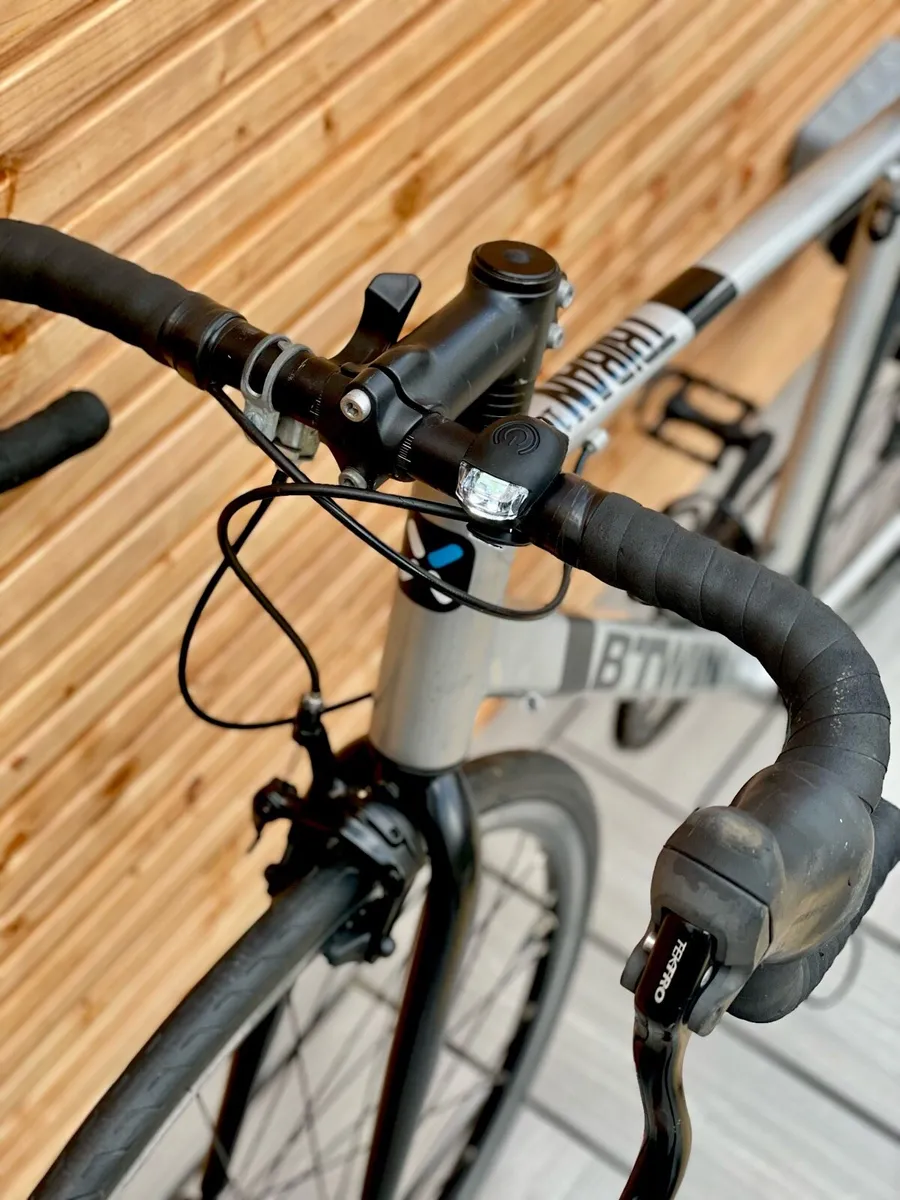 B’Twin Triban 100 Road Bike – Excellent Condition - Image 4