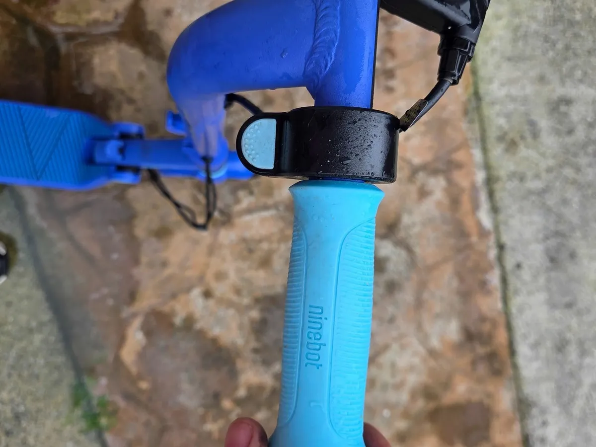 Ninebot eKickScooter Zing E8 Blue - Image 1