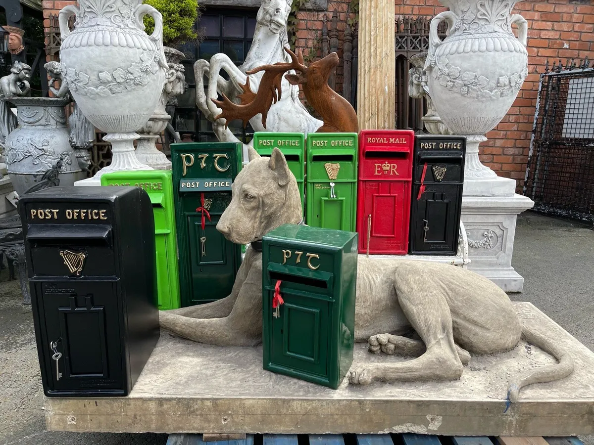 Post box building into wall - Image 4