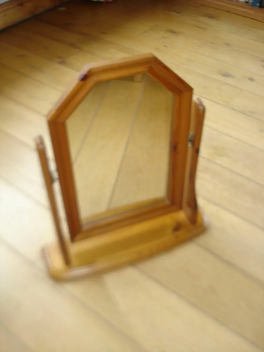 FINE PINE SWIVEL VANITY MIRROR. - Image 1