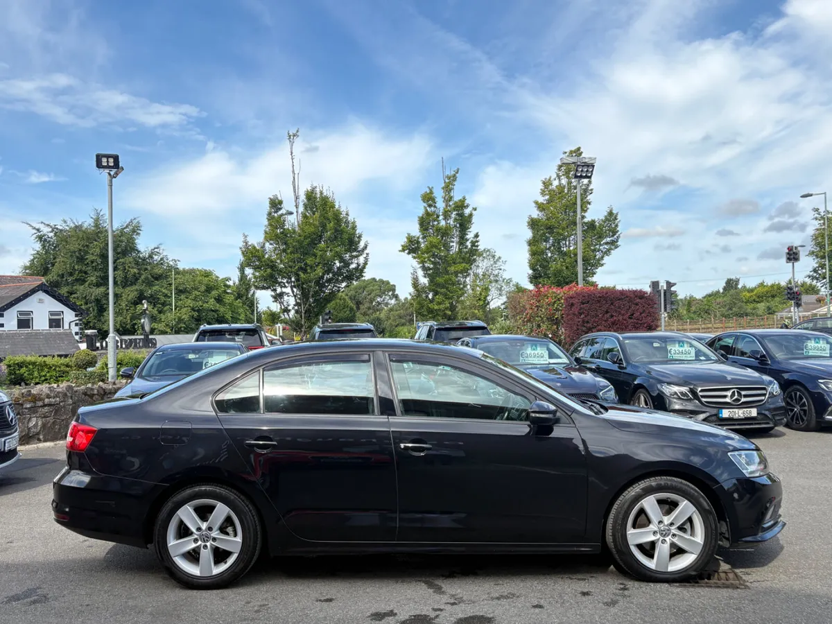 151 Volkswagen Jetta 2.0 Diesel Automatic - Image 4