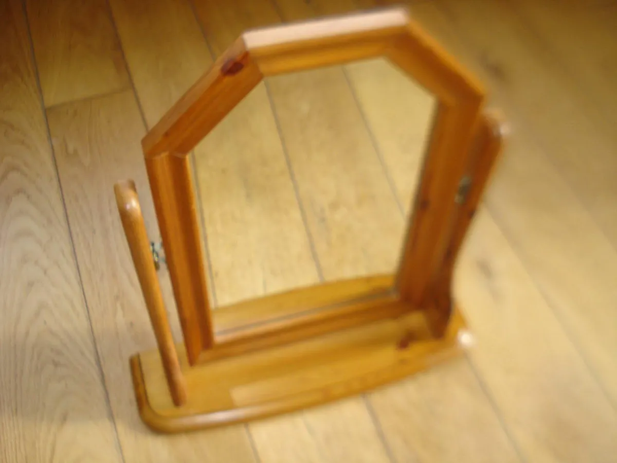 FINE PINE SWIVEL VANITY MIRROR. - Image 3