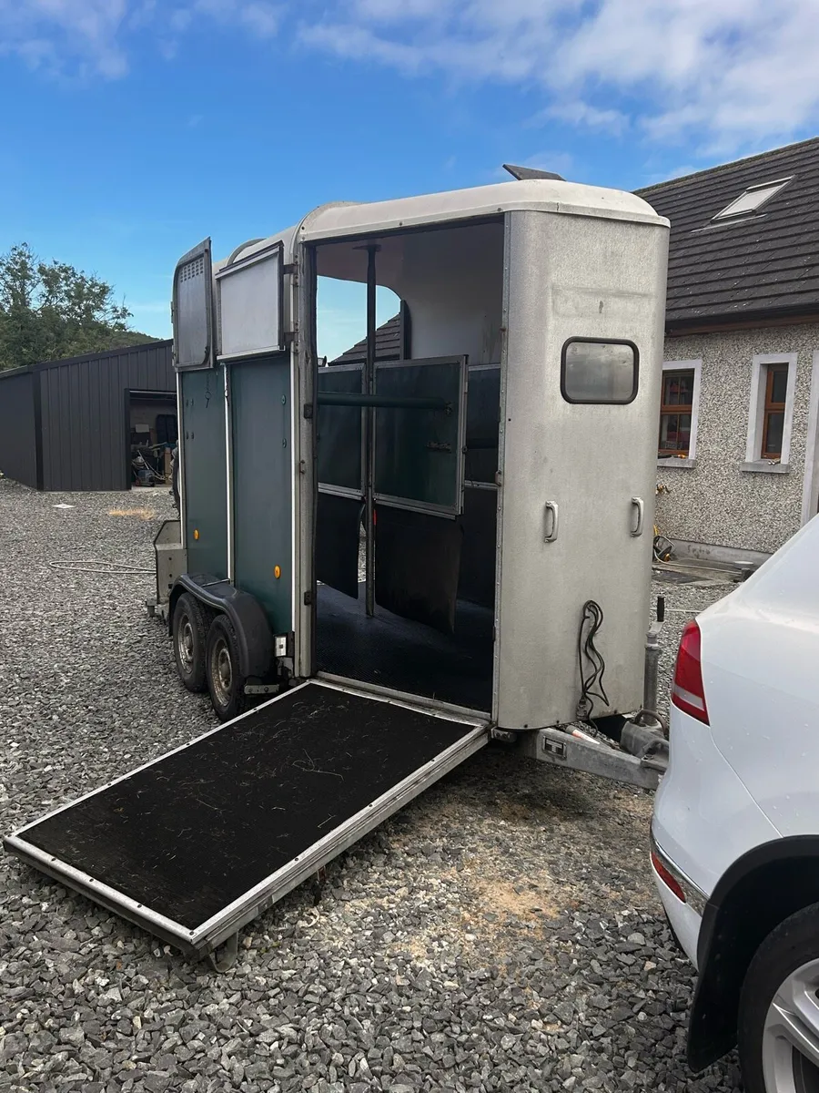 Ifor Williams 505 horsebox - Image 1