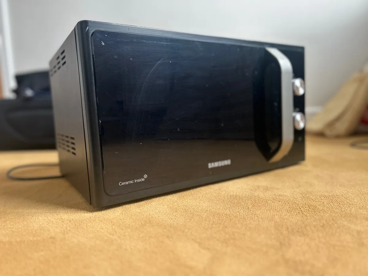 Samsung Microwave - Image 1