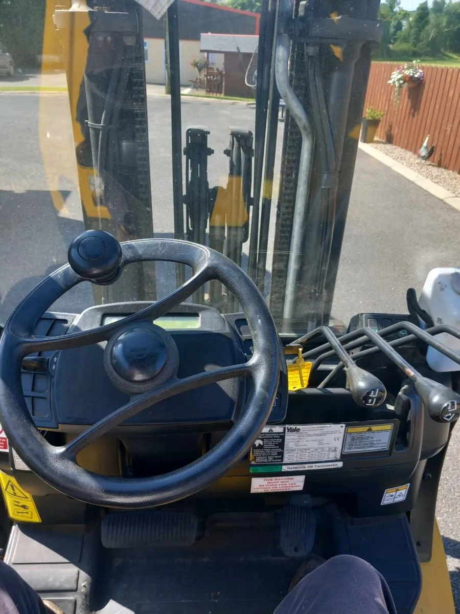 Forklift - Image 4