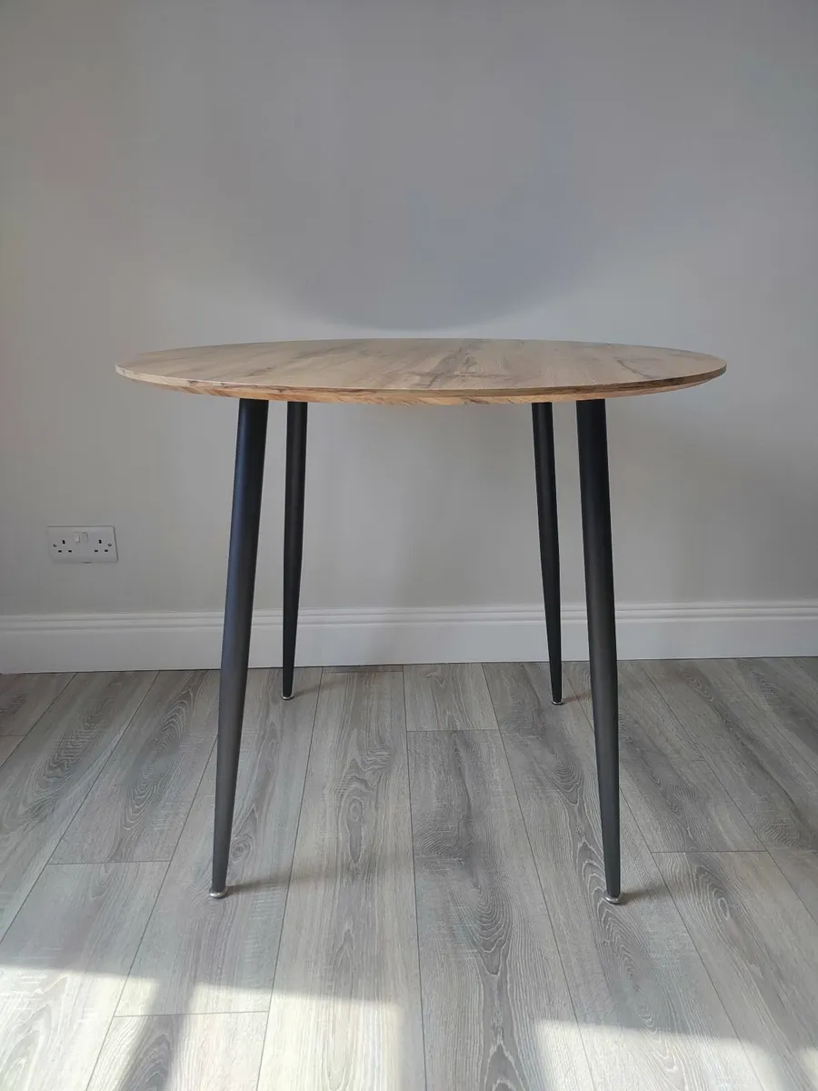 Round Table - Image 2