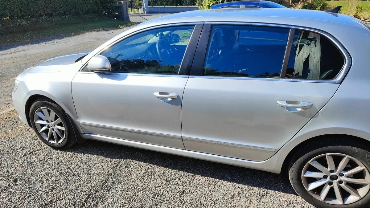 Skoda Superb 2014 - Image 2