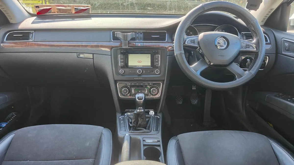 Skoda Superb 2014 - Image 3