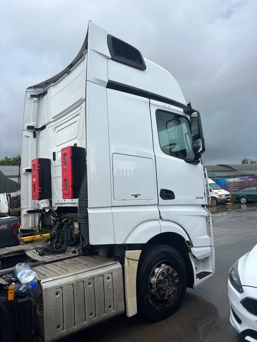 Mercedes actros - Image 4