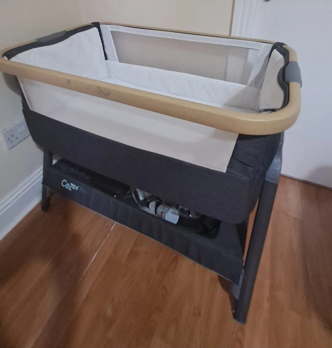Tutti Bambini CoZee Lite Bedside Crib - Image 2