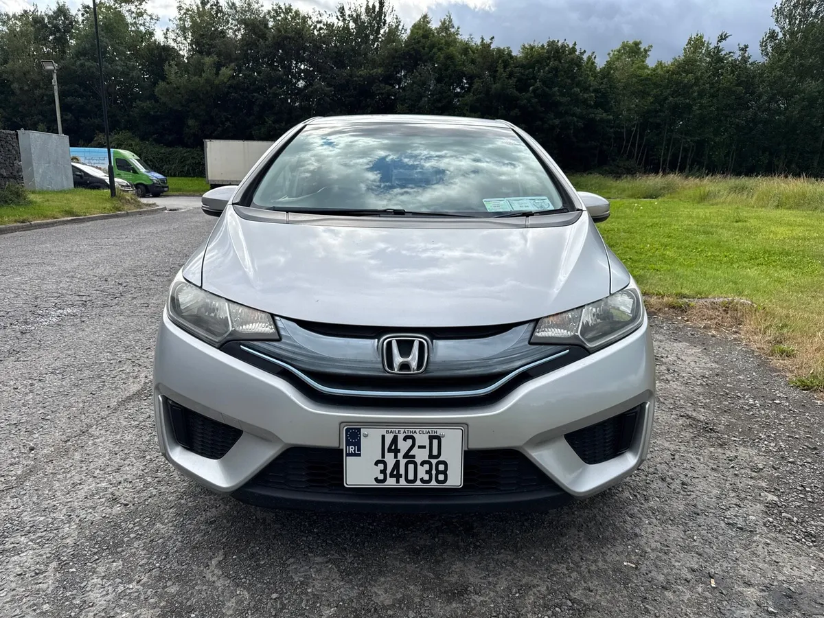 2014 HONDA FIT. 1 YEAR NCT. AUTO 1.5L HYBRID - Image 2