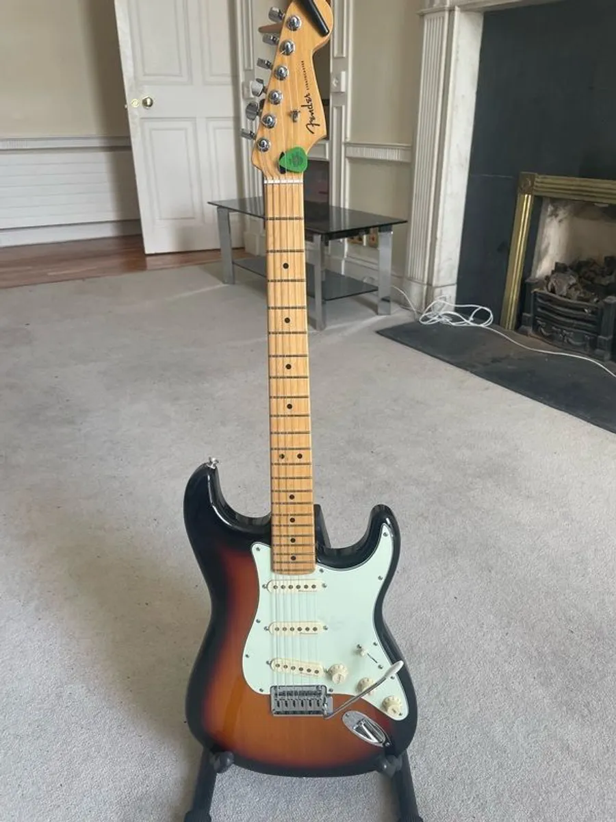 Mexican made Fender player series II - Image 1