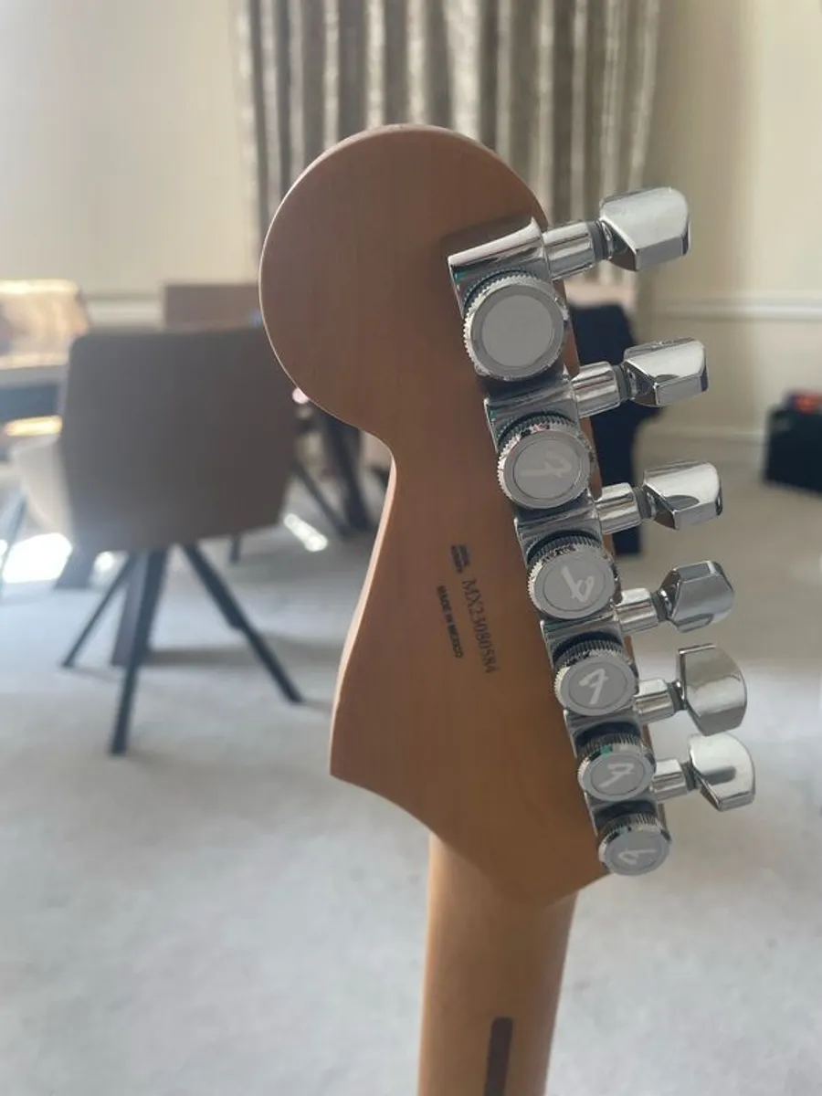 Mexican made Fender player series II - Image 2