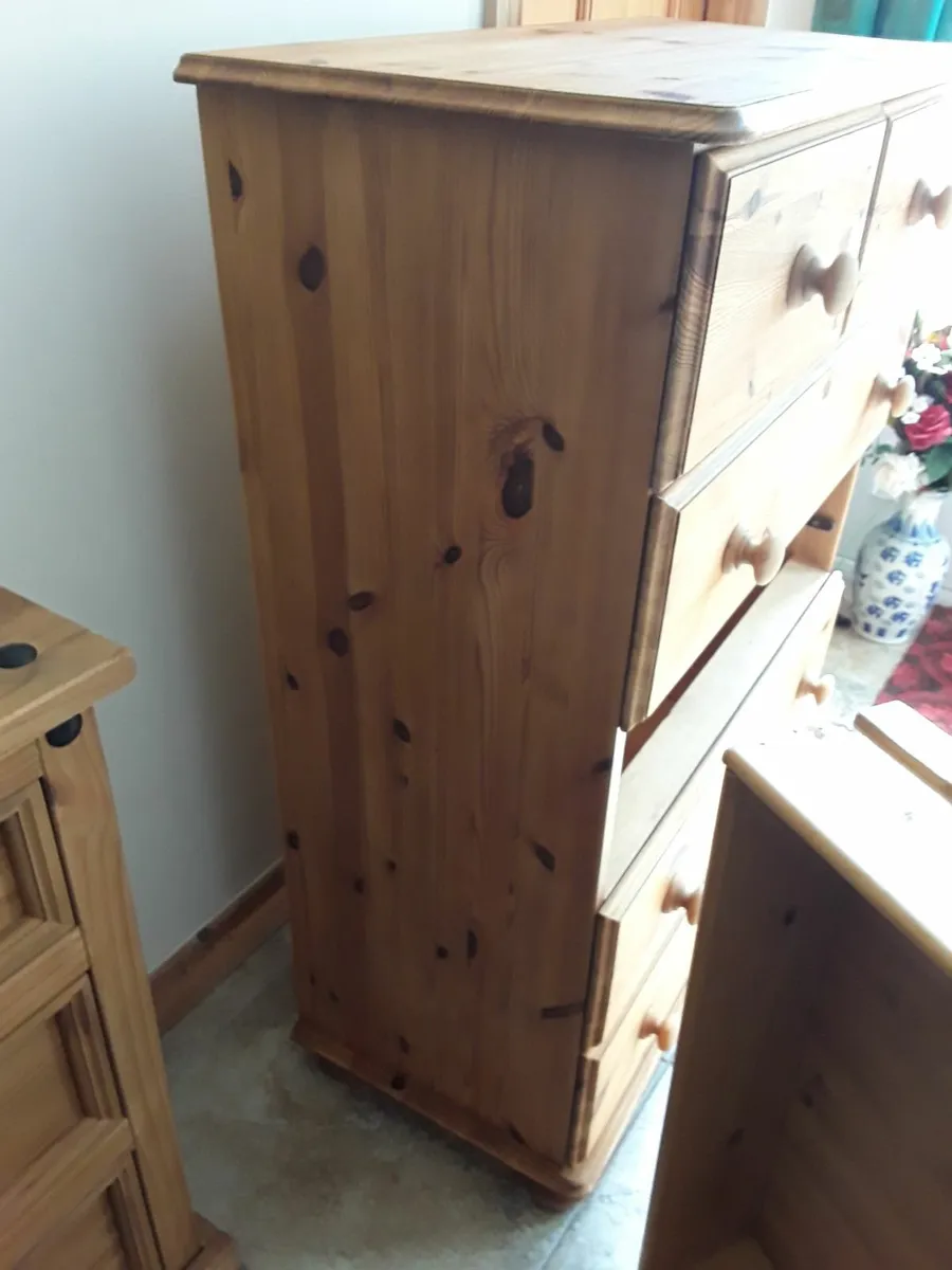 Strong sturdy solid pine large Chester drawers - Image 3