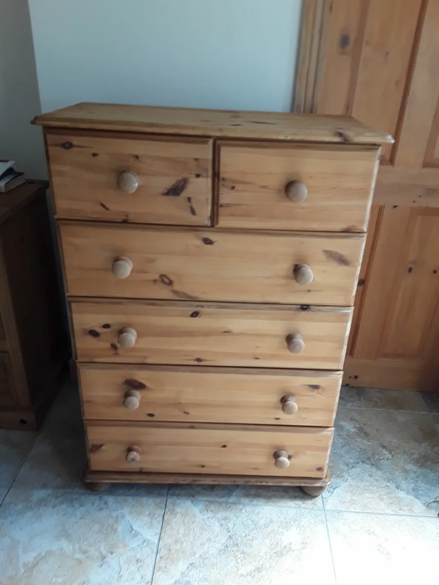 Strong sturdy solid pine large Chester drawers - Image 1