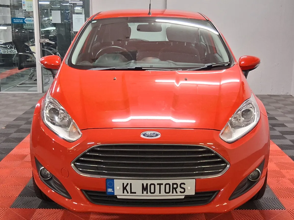 2015 Ford Fiesta **LOW MILEAGE** - Image 4