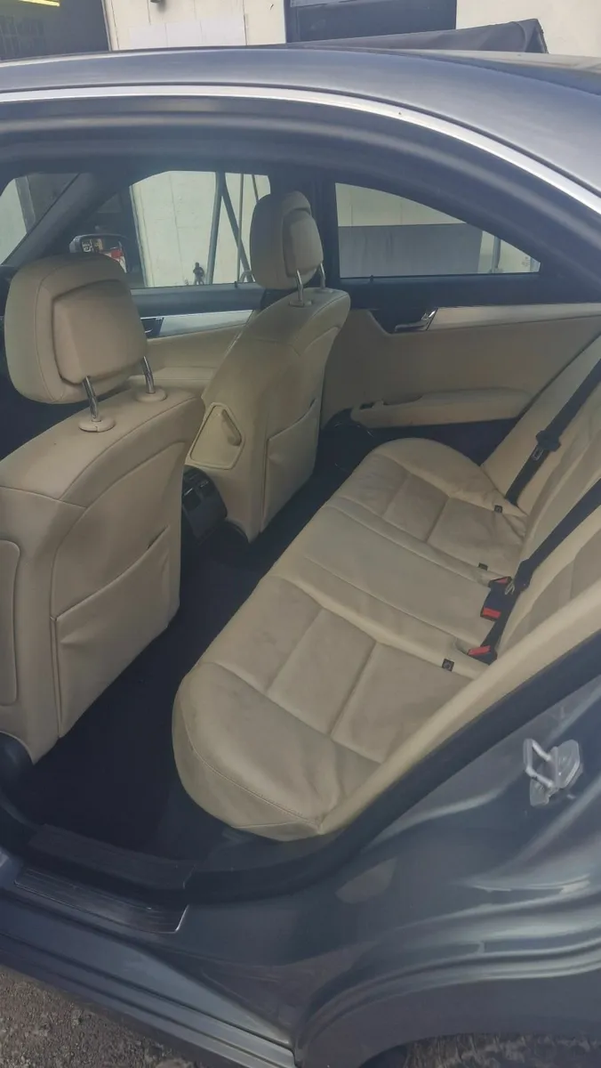 Mercedes-Benz C-Class 2007 automatic - Image 2