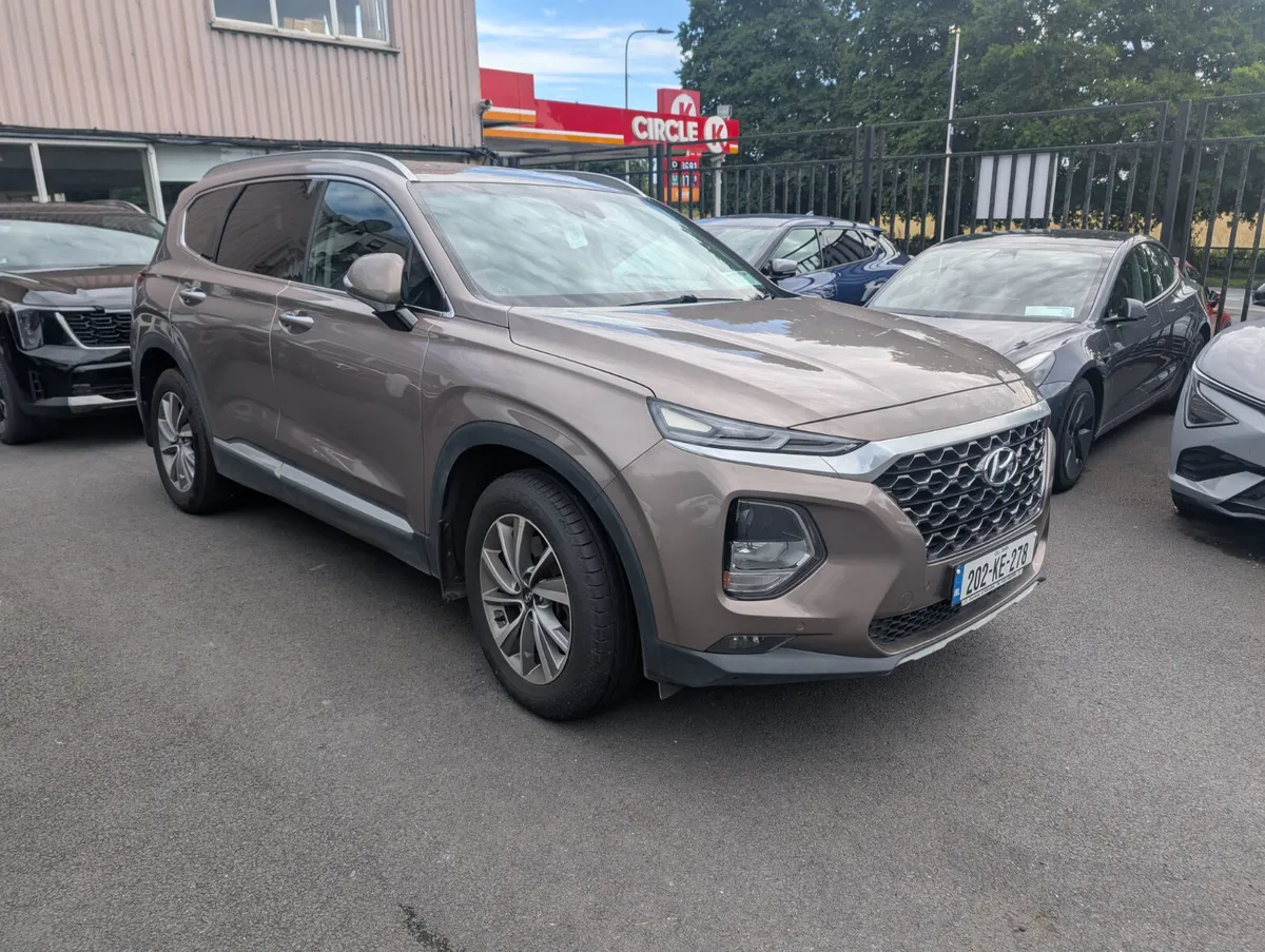 Hyundai Santa 4WD Executive Plus - Image 2