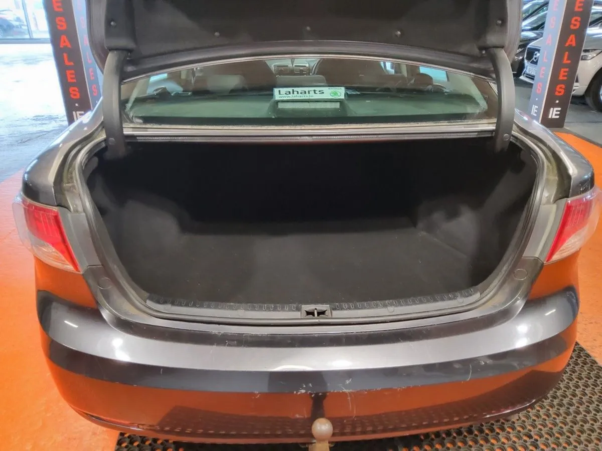 Toyota Avensis 2.0 D-4d DPF 125 BHP Aura - Image 3