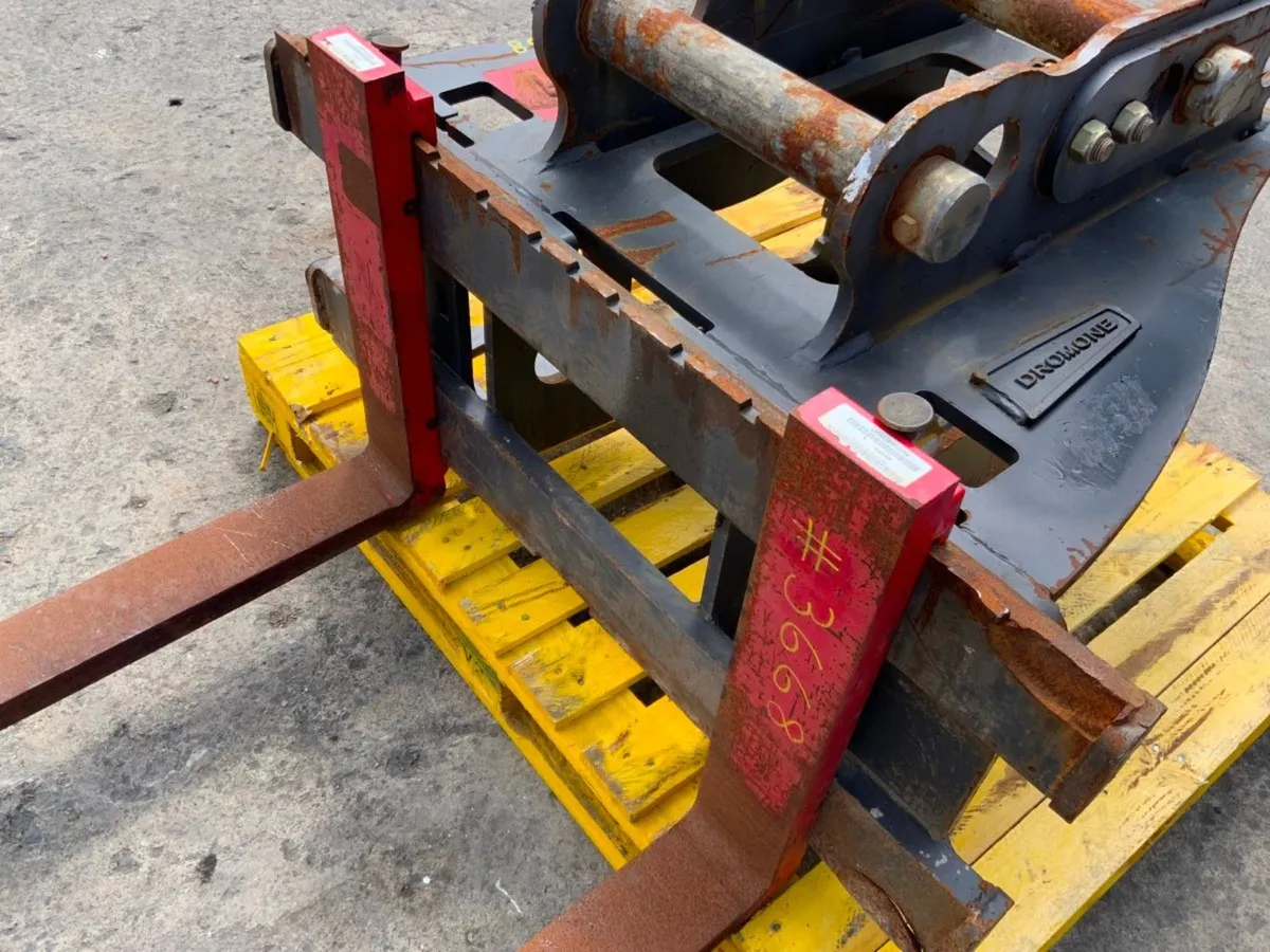 2023 DROMONE PALLET FORK ATTACHMENT.....3668. - Image 2