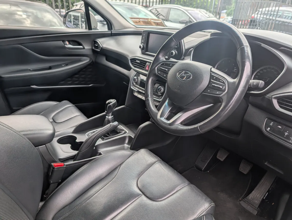 Hyundai Santa 4WD Executive Plus - Image 3