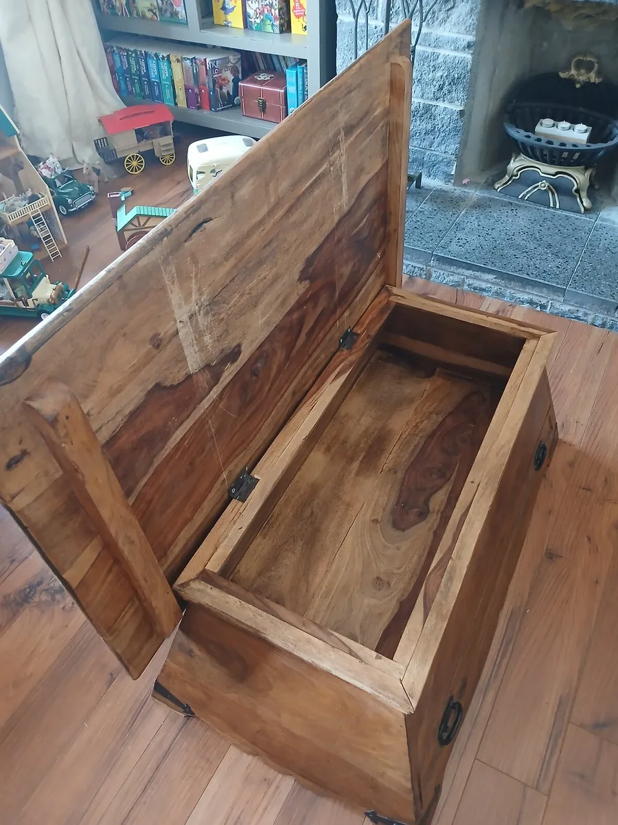 Coffee table with storage - Image 1