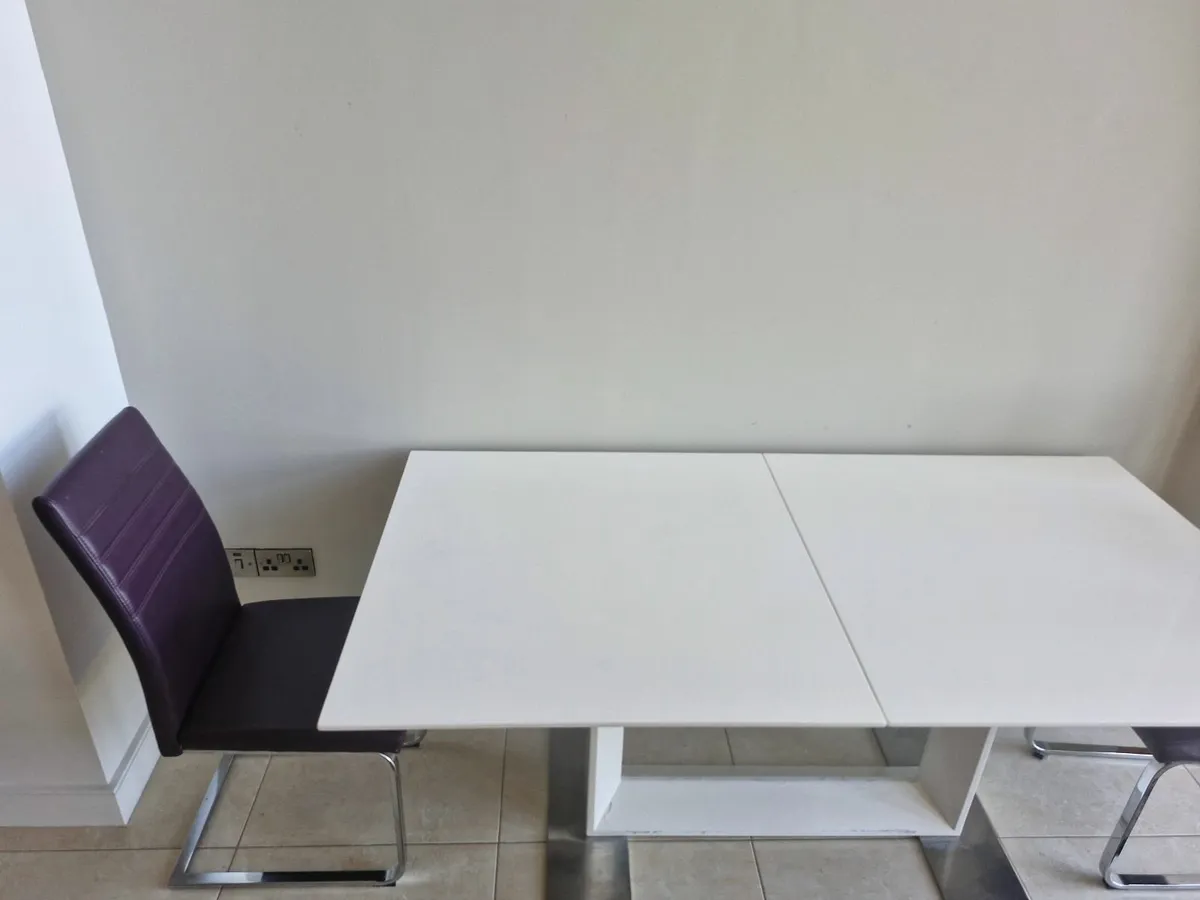 White Gloss Dining table & 6 leather chairs - Image 4