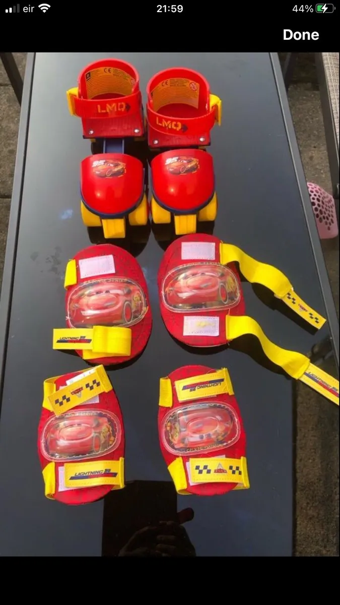 Child’s new skates €10 - Image 1