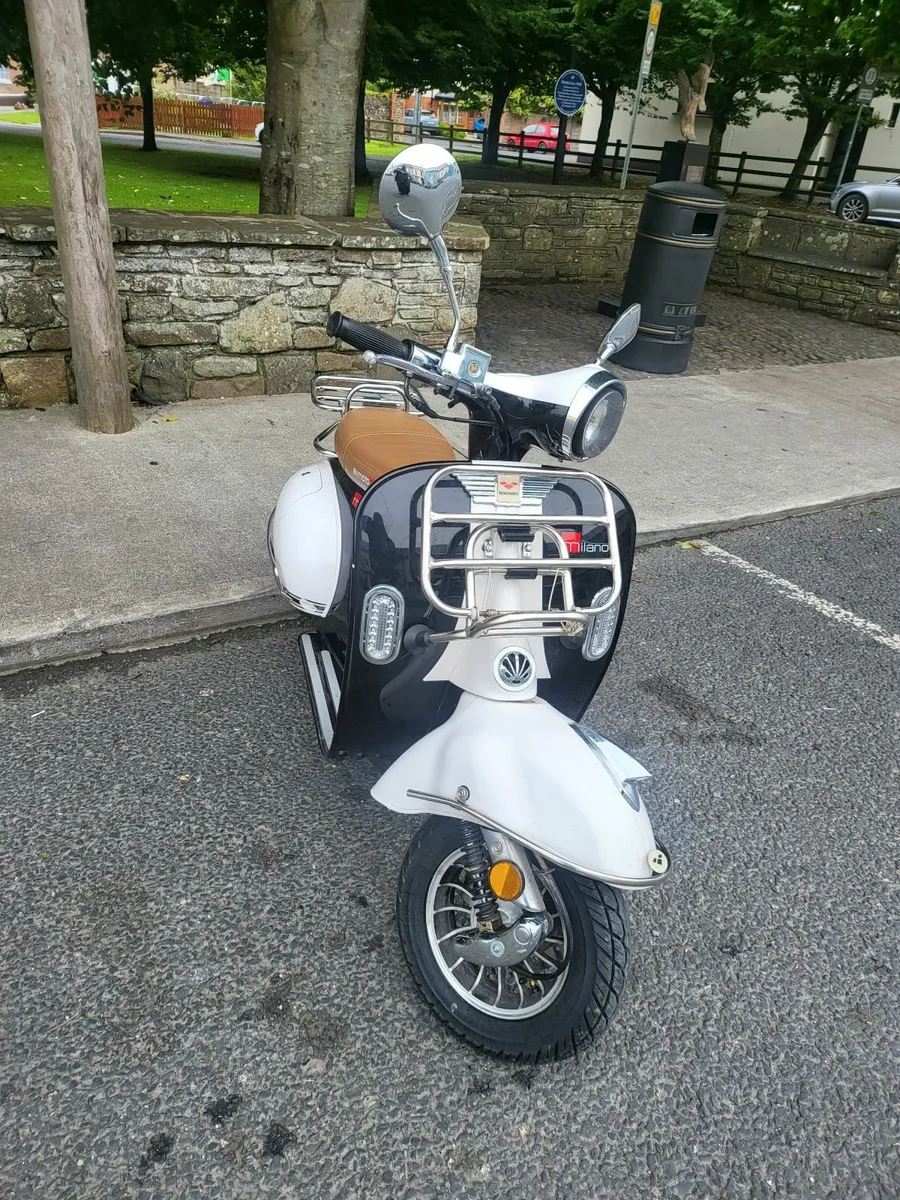 182 lexmoto milano retro scooter 125cc 4 stroke - Image 2