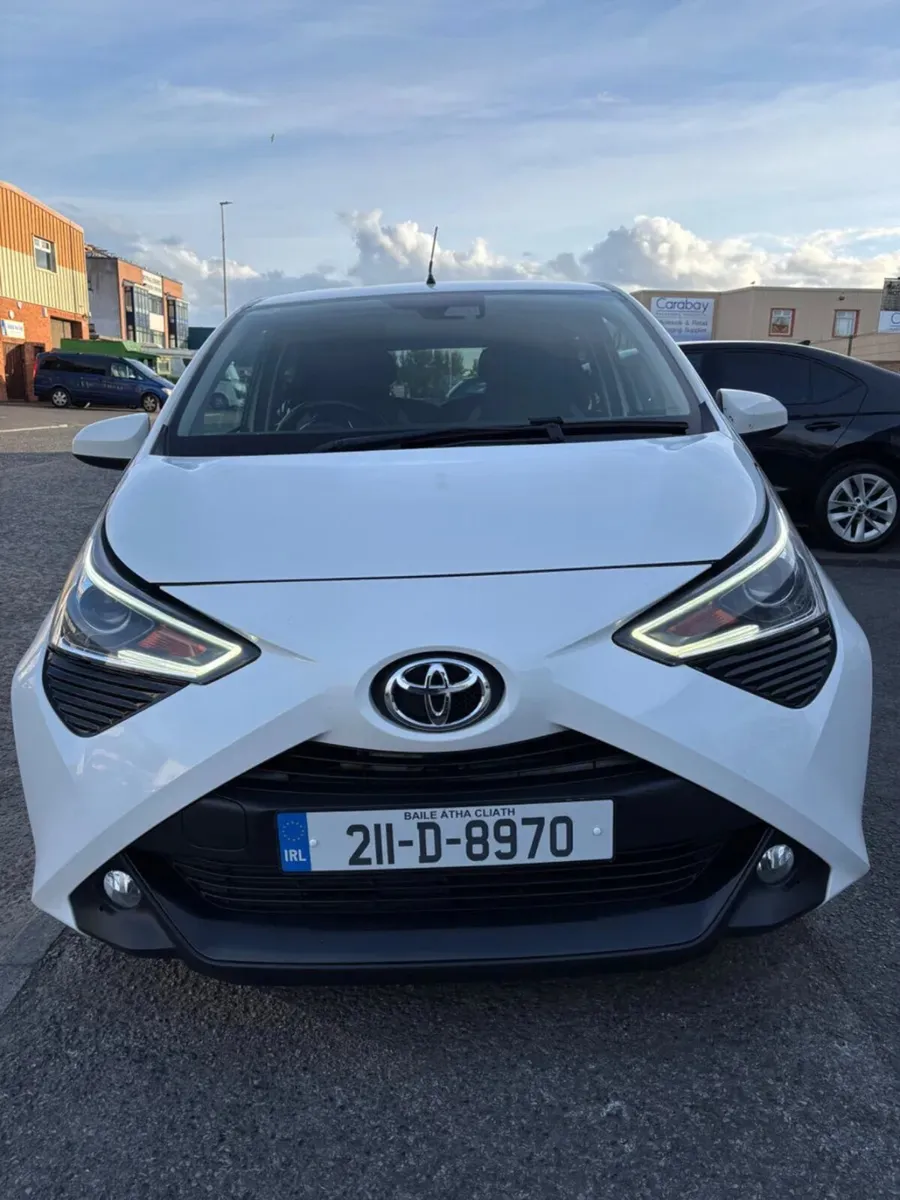 2021 Toyota Aygo 1.0 VVT-i  x play Smartphone - Image 3
